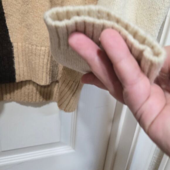 Lush Colorblock V-Neck Knit Sweater Neutral Size M - Picture 5 of 9